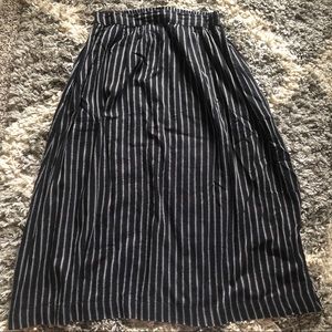 World Market Midi Skirt with Pockets! Black.